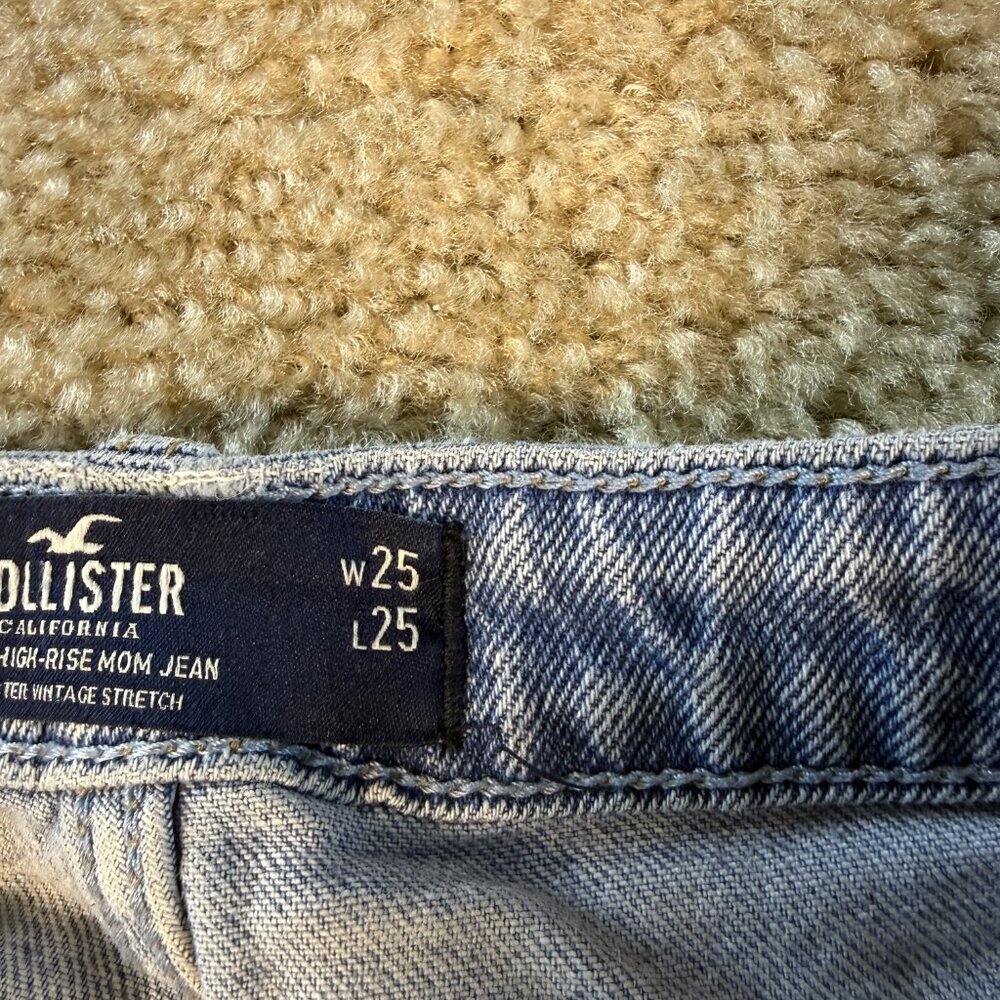 Hollister Womens Ultra High Rise Mom Jean Light Wash Distressed Size 1S F430 - Picture 5 of 16